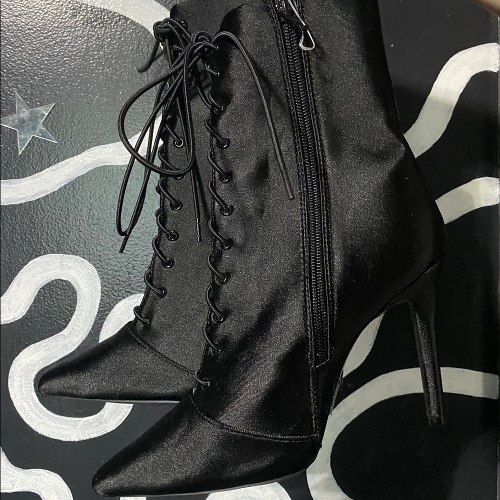 Black lace up boots!!